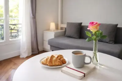 Coin salon dans l'établissement Bright Guest Suite by Place de la Bastille Marais