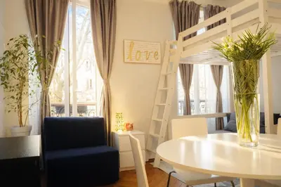 Coin salon dans l'établissement Bright Guest Suite by Place de la Bastille Marais