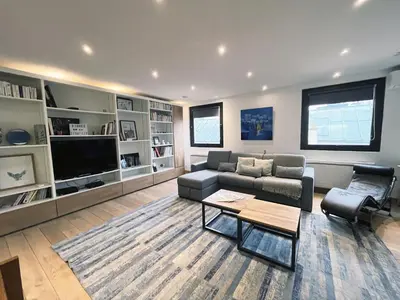 Télévision ou salle de divertissement dans l'établissement UrbanFlat 166 - Luxury Apartment in the Center of Paris