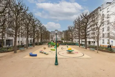 Aire de jeux pour enfants de l'établissement Bright & Cozy Flat near Eiffel Tower