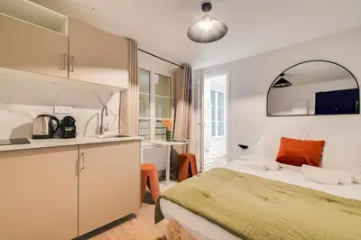 Un ou plusieurs lits dans un hébergement de l'établissement Studio confortable au cœur de Paris
