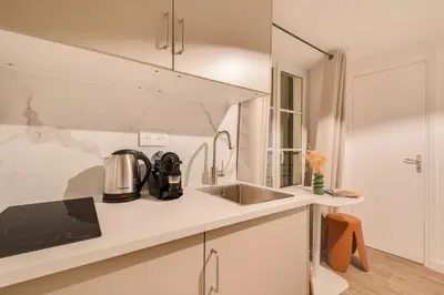 Cuisine ou kitchenette dans l'établissement Studio confortable au cœur de Paris