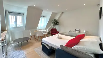 Un ou plusieurs lits dans un hébergement de l'établissement Air conditioning, calm & comfort in the heart of Paris Marais