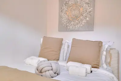Un ou plusieurs lits dans un hébergement de l'établissement Studio parisien cosy et bien équipé
