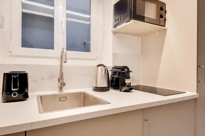 Cuisine ou kitchenette dans l'établissement Studio parisien cosy et bien équipé