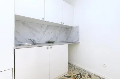 Cuisine ou kitchenette dans l'établissement Charmant studio pour séjour parisien dans le 15e