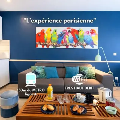 Parrots-Porte d'Orléans-Wifi by La clé des expos in Paris
