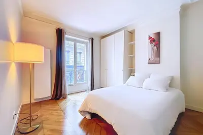 Un ou plusieurs lits dans un hébergement de l'établissement Appartement haussmannien près de lArc de Triomphe