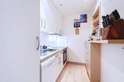Cuisine ou kitchenette dans l'établissement Appartement haussmannien près de lArc de Triomphe