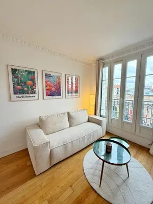Coin salon dans l'établissement 2 bright rooms Clichy - 4 people - Paris Metro 13
