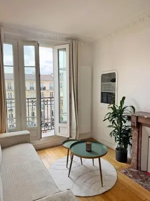 Télévision ou salle de divertissement dans l'établissement 2 bright rooms Clichy - 4 people - Paris Metro 13