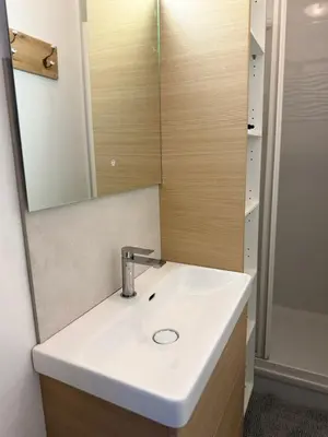 Salle de bains dans l'établissement 2 bright rooms Clichy - 4 people - Paris Metro 13