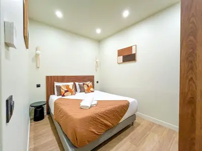 Un ou plusieurs lits dans un hébergement de l'établissement UrbanFlat 199 - Beautiful 5 Bedrooms Parisian Townhouse Flat