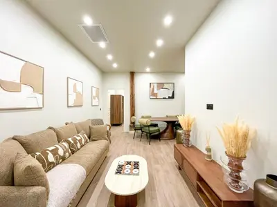 Coin salon dans l'établissement UrbanFlat 199 - Beautiful 5 Bedrooms Parisian Townhouse Flat
