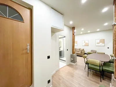 Cuisine ou kitchenette dans l'établissement UrbanFlat 199 - Beautiful 5 Bedrooms Parisian Townhouse Flat