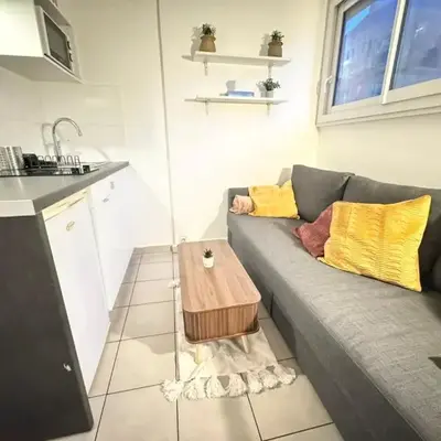 Little Parisian Hideaway for Two - Smart City Base
