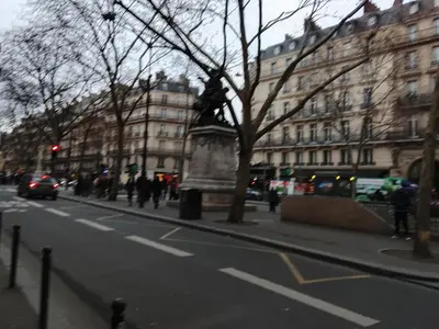 Plan de l'établissement Gare Montparnasse 1mins,center, bd St Germain, 5mins Eiffel tour ,Notre Dame of Paris ,quartier Latin,amusing place