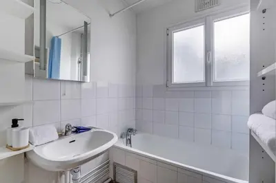 Plan de l'établissement Haussmannian apt - 2BDR-6P near Marais-sentier