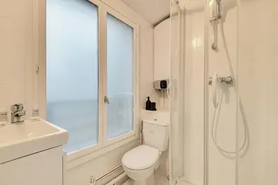 Salle de bains dans l'établissement Cozy Parisian Studio