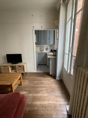 Cuisine ou kitchenette dans l'établissement Appartement 2 pièces Saint-Ouen