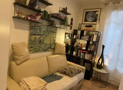 Coin salon dans l'établissement Cozy apartment - quiet and greenery nearby