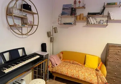 Coin salon dans l'établissement Cozy apartment - quiet and greenery nearby