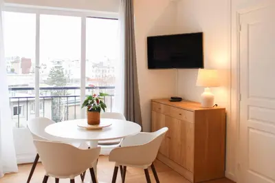 Télévision ou salle de divertissement dans l'établissement Appartement lumineux à Boulogne-Billancourt