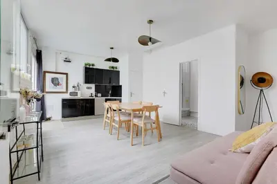 Cuisine ou kitchenette dans l'établissement Magnificent apartment with AC- 3BR-6P-Bastille