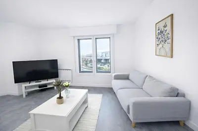 Télévision ou salle de divertissement dans l'établissement Le Rive - 4 pers - Vue Seine - Wifi
