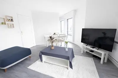 Télévision ou salle de divertissement dans l'établissement Le Rive - 4 pers - Vue Seine - Wifi