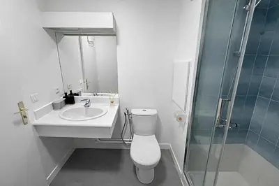 Salle de bains dans l'établissement Le Rive - 4 pers - Vue Seine - Wifi
