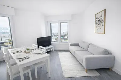Télévision ou salle de divertissement dans l'établissement Le Rive - 4 pers - Vue Seine - Wifi
