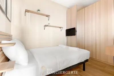 Télévision ou salle de divertissement dans l'établissement Elegant appartement moderne au coeur du Paris historique