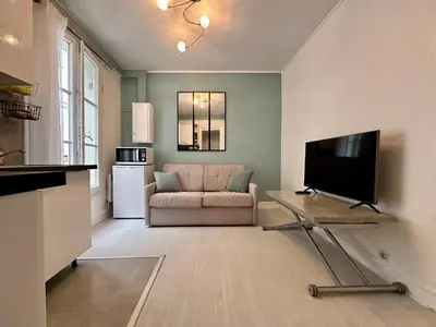 Cuisine ou kitchenette dans l'établissement Comfortable Flat in Levallois - Close to Paris