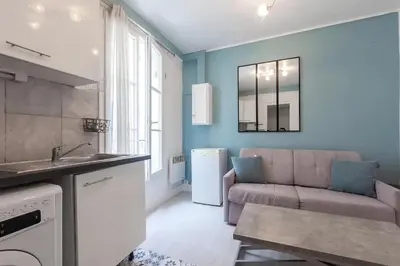 Cuisine ou kitchenette dans l'établissement Comfortable Flat in Levallois - Close to Paris