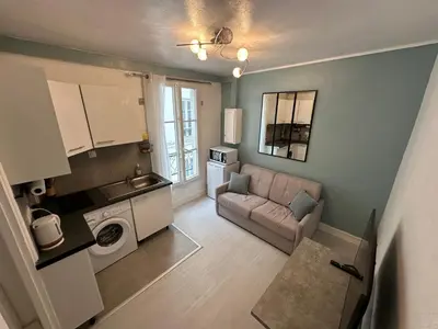Cuisine ou kitchenette dans l'établissement Comfortable Flat in Levallois - Close to Paris