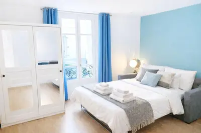 Un ou plusieurs lits dans un hébergement de l'établissement Stylish Studio near Montparnasse, only 2 min from metro