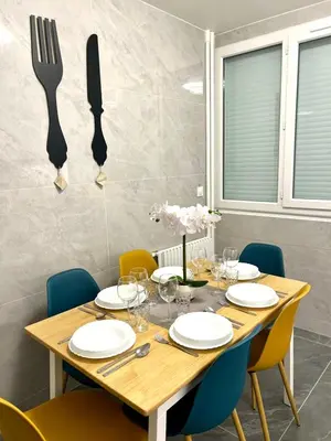 Plan de l'établissement PARIS-MONTROUGE Magnifique Appartement 2 pièce de 56m2 - très cosy pour 1 à 6 personnes refait à neuf - ENTIRE APARTMENT LUXURIOUS AND WARM - Montrouge Paris 14ème - Proche Aéroport Orly & Parc Expositions Porte de Versailles FREE WIFI GRATUIT