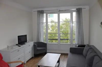 Télévision ou salle de divertissement dans l'établissement Pleasant Apartment South Paris