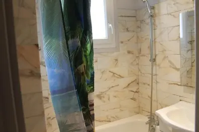 Salle de bains dans l'établissement Pleasant Apartment South Paris