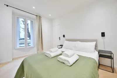 Un ou plusieurs lits dans un hébergement de l'établissement Cozy 1BR Getaway in the Heart of the City