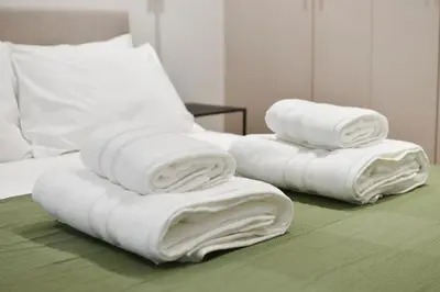 Un ou plusieurs lits dans un hébergement de l'établissement Cozy 1BR Getaway in the Heart of the City