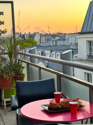 Balcon ou terrasse dans l'établissement Grand studio vue sur la Tour Eiffel