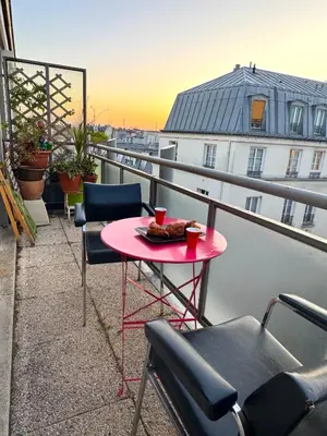 Balcon ou terrasse dans l'établissement Grand studio vue sur la Tour Eiffel