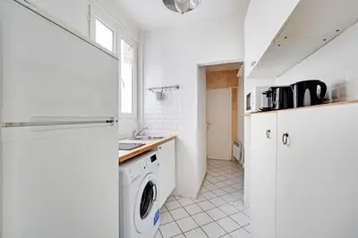 Cuisine ou kitchenette dans l'établissement Comfortable Apartment 1BR-4P - Champs Elysees