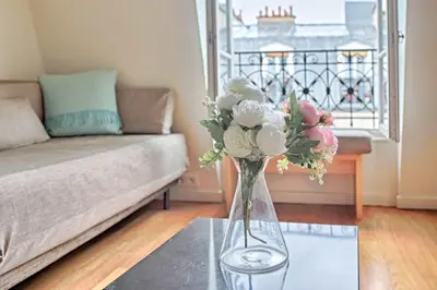 Coin salon dans l'établissement Marais, Seine 1BR AC by Melvane