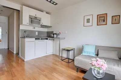 Cuisine ou kitchenette dans l'établissement Marais, Seine 1BR AC by Melvane