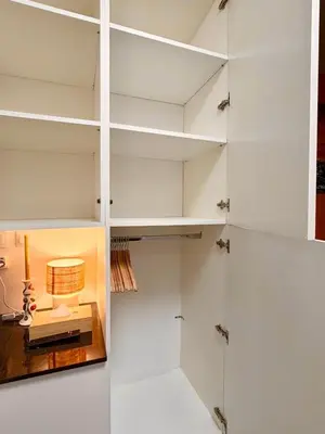 Bibliothèque dans l'appartement