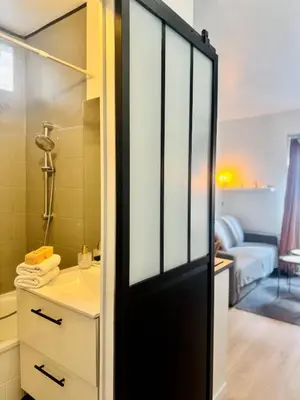 Salle de bains dans l'établissement Parisian cocoon in Batignolles next to Montmartre