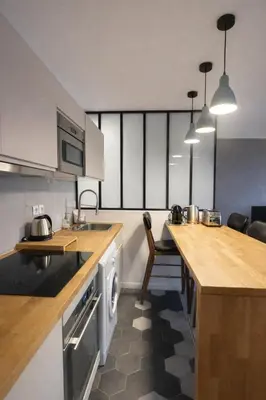 Cuisine ou kitchenette dans l'établissement Appartement chic près du Champ-de-Mars